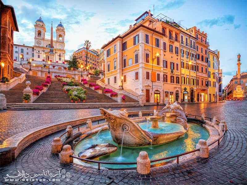 پله اسپانیایی ها Piazza di Spagna  و فواره Fontana della Barcaccia لوکیشن فیلم آقای رایپلی با استعداد