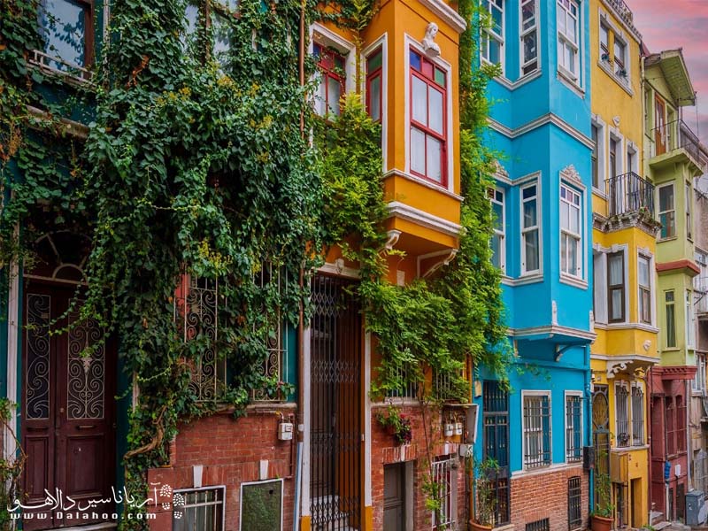 بالات از محله‌های قدیمی استانبول است که شهرت جهانی دارد