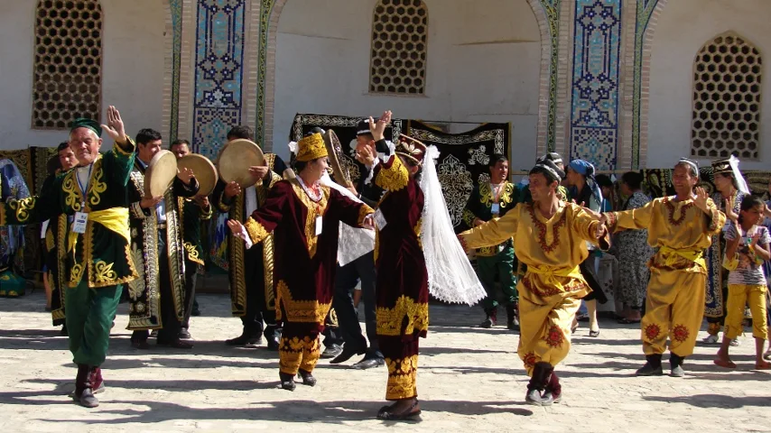 در بخارای ازبکستان می‌توانید شاهد جشن جاده ابریشم و ادویه باشید