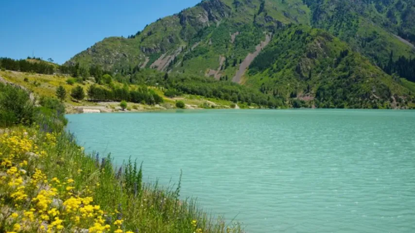دریاچه ایسیک کول قرقیزستان تقریبا 25 میلیون سال پیش شکل گرفته