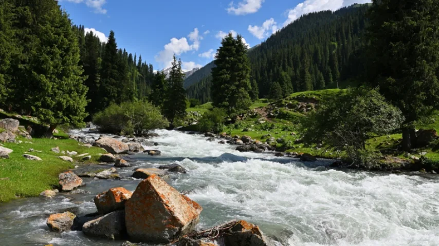 تنگه آلتین آرشان قرقیزستان آب‌هایی شفابخش دارد