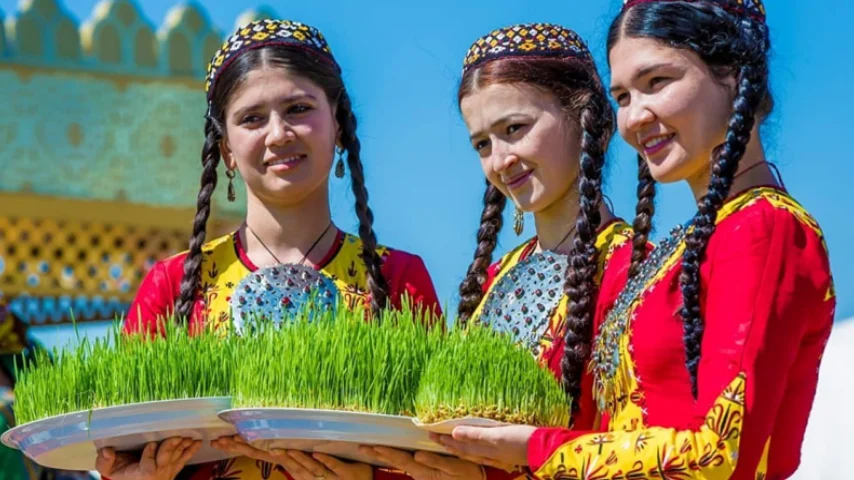 در بسیاری از تورهای خارجی و داخلی تور نوروز دالاهو می‌توانید برگزاری جشن نوروزی را به تماشا بنشینید
