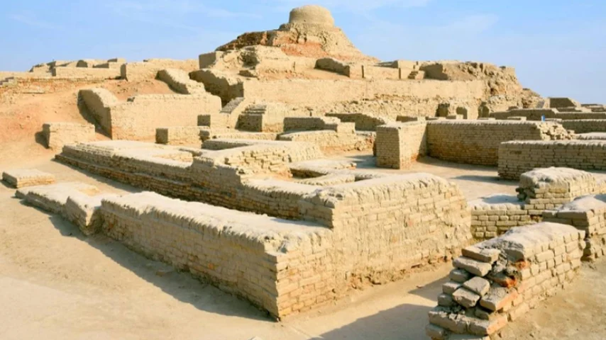 از تمدن کهن هاپارا در پاکستان محوطه باستانی و مجسمه‌هایی خاص باقی مانده