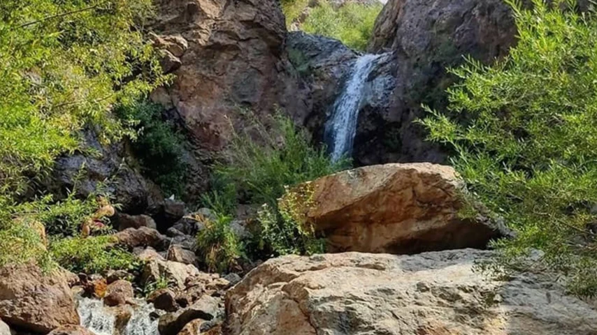 در تور یک روزه به شمیران می‌توانید آبشار ناران را ببینید