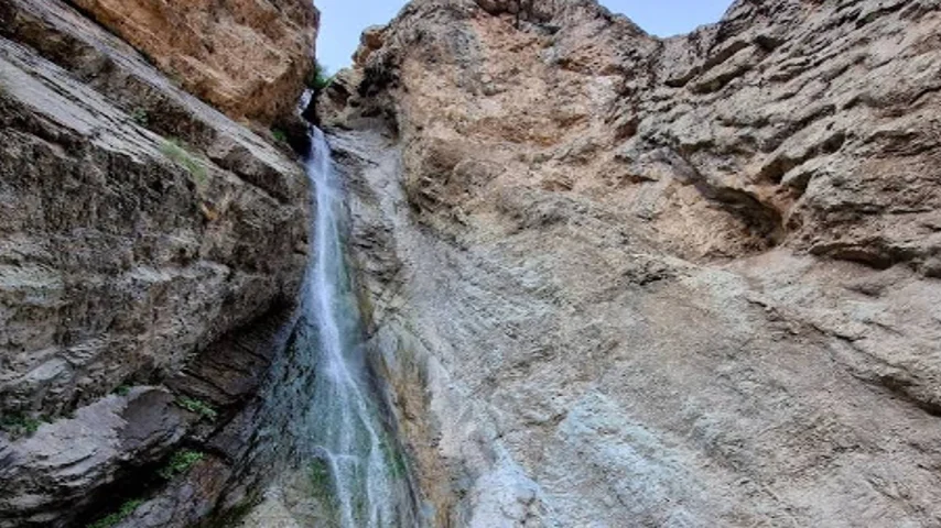 آبشار رندان جاذبه‌‌ای عمدتا فصلی در تهران است