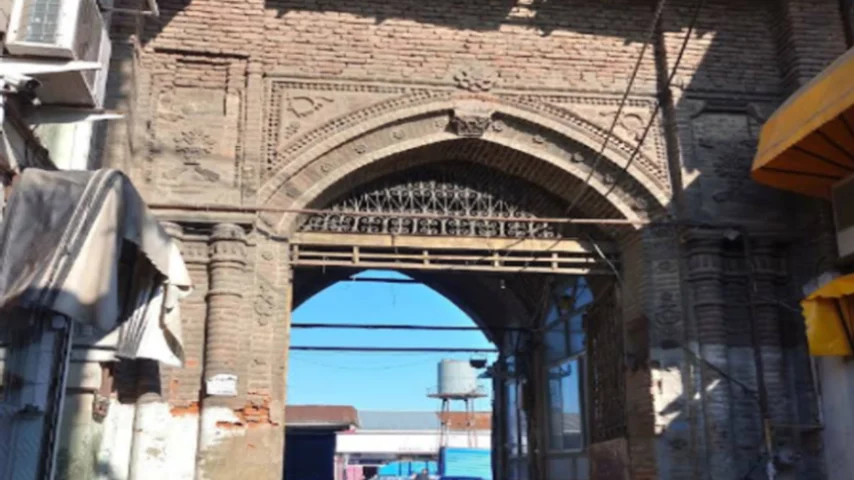 قدمت بازار رشت احتمالا به دوره صفویه یا زندیه میرسد