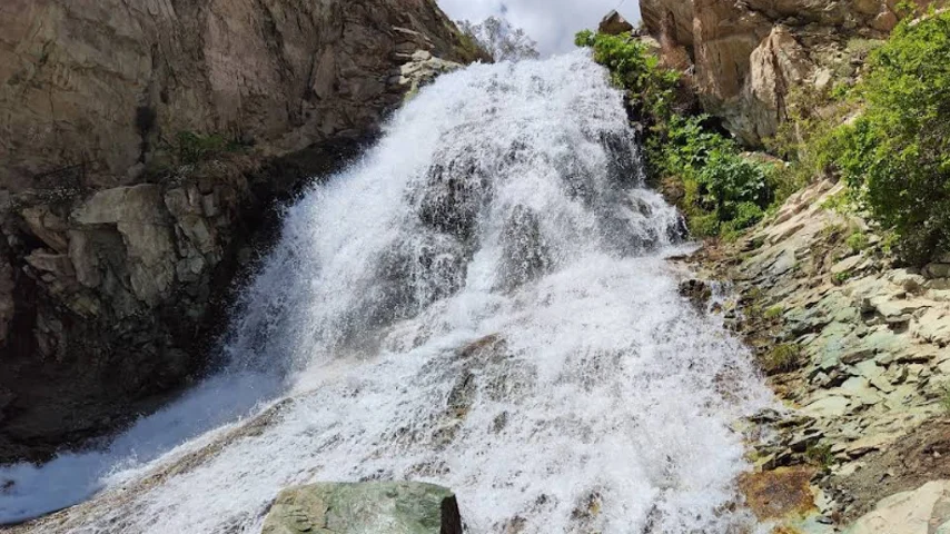 شکرآب پس از فشم است و جایی نزدیک تهران برای آب بازی است