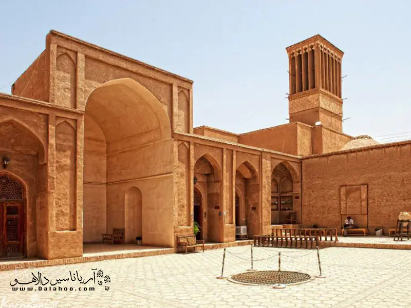 مدرسه ضیائیه به زندان اسکندر هم معروف است.
