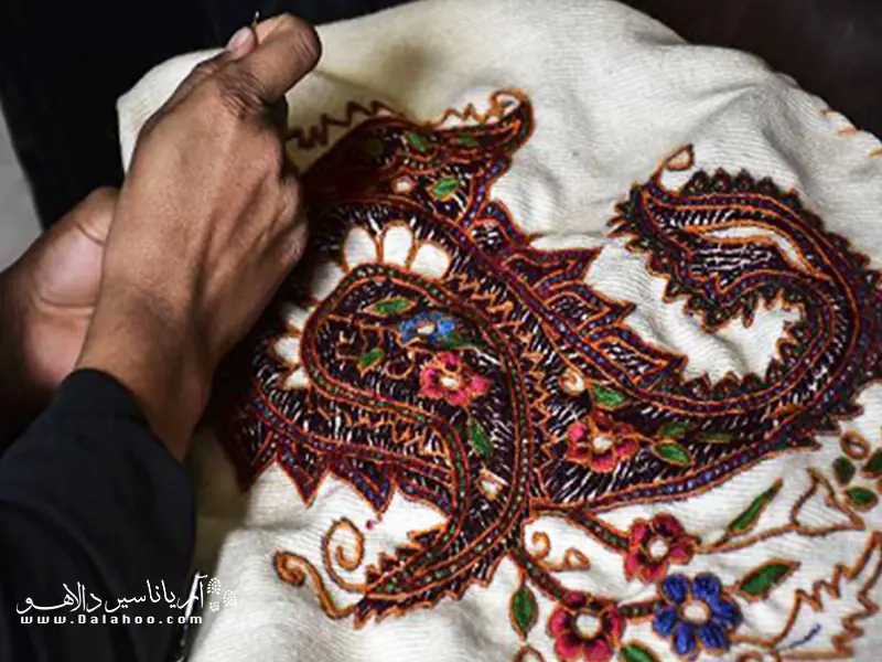 یکی از سوزن‌دوزی‌های سنتی ایران که در تاریخ گذشته فرهنگی کرمان ریشه عمیقی دارد پته‌دوزی است.