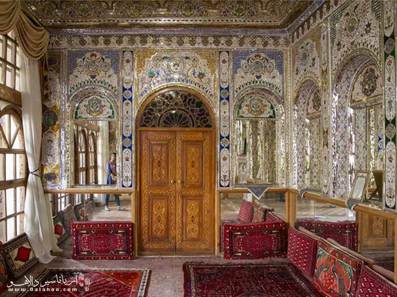 خانه منطقی‌نژاد شیراز یکی از زیباترین اتاق‌های آئینه کاری شده را دارد