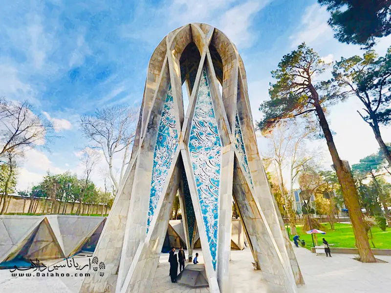 آرامگاه خیام در نیشابور. 