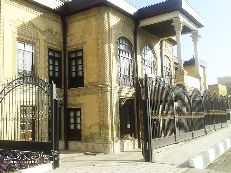  عمارت ذوالفقاری در یکی از محلات قدیمی شهر زنجان، اکنون موزه مردان نمکی است.