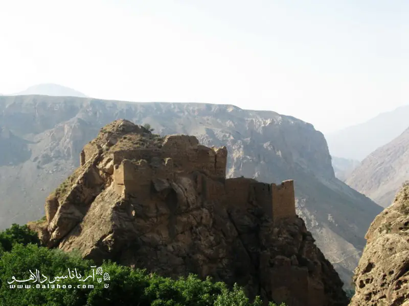 قلعه ملکه قلاع یا ملک بهمن یا قلعه فرشته که از بزرگ‌ترین قلعه‌های کوهستانی البرز به شمار می‌رود.