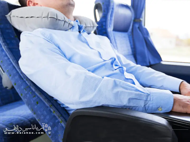 بالش‌های گردنی مانع از خم شدن بیش از حد گردن‌تان می‌شود.