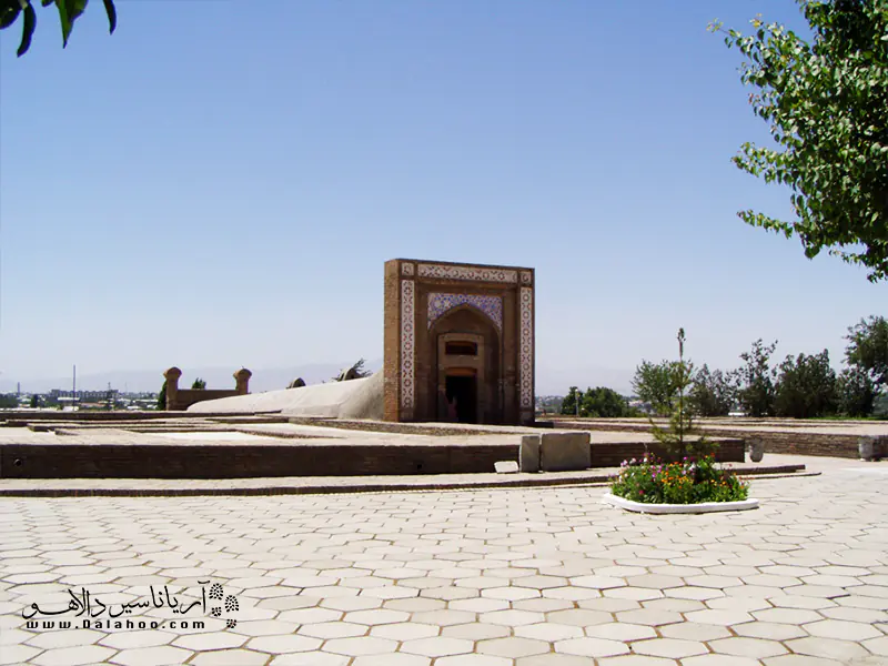 رصد‌خانه الغ‌بیگ، در شهر سمرقند به دست الغ‌بیگ امیر تیموری ساخته شد.