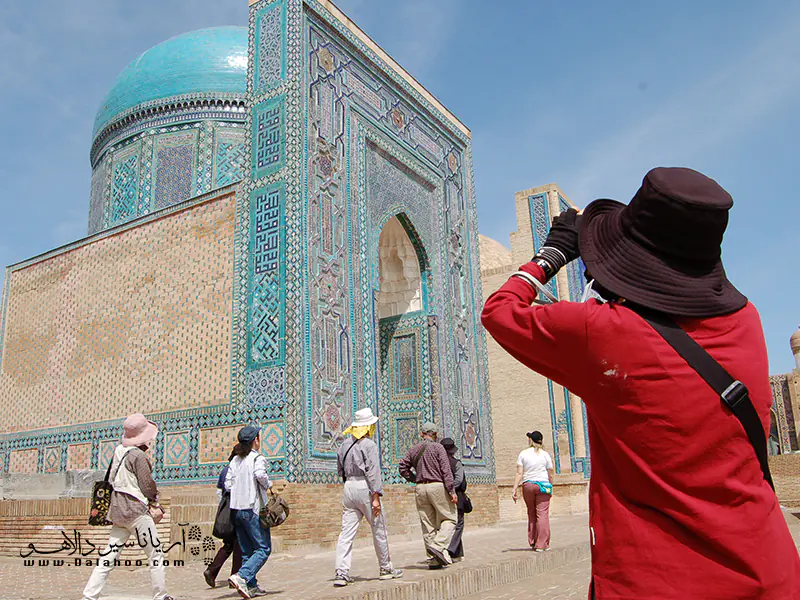 مسجد بی‌بی خانم، یکی از بناهای معروف شهر سمرقند است. 