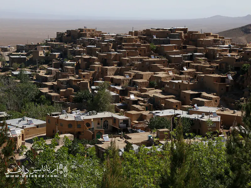 گشت در بافت زیبای روستای قلعه بالا. 