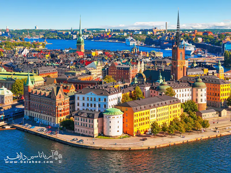 «گَملا استان» (gamla stan) یا محله قدیمی، یکی از معروف‌ترین جاذبه‌های گردشگری استکهلم است.