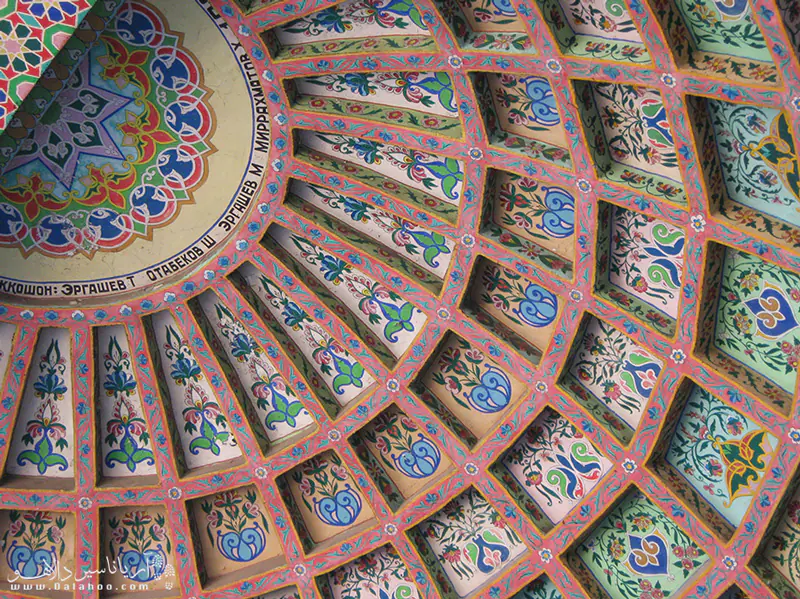 ترکیب معماری شوروی و شرقی در بازار خجند تاجیکستان قابل مشاهده است.
