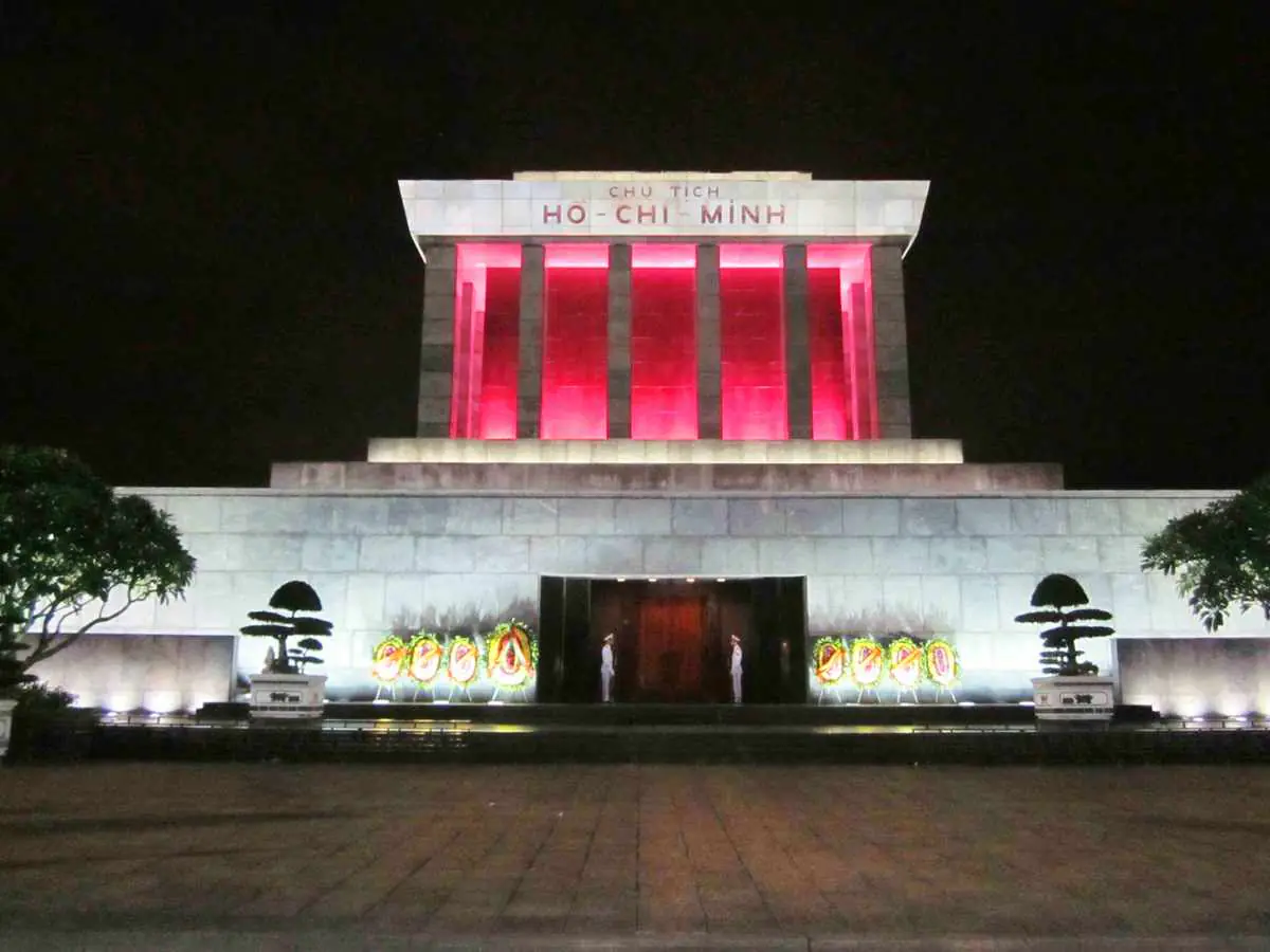 آرامگاه هو چی مین ho chi minh mausoleum