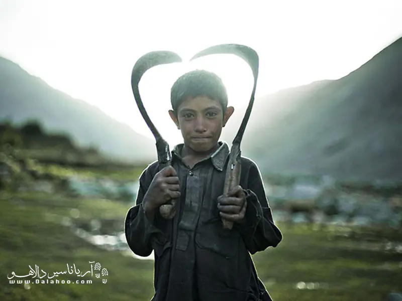 تصویر یک کودک عشایر.