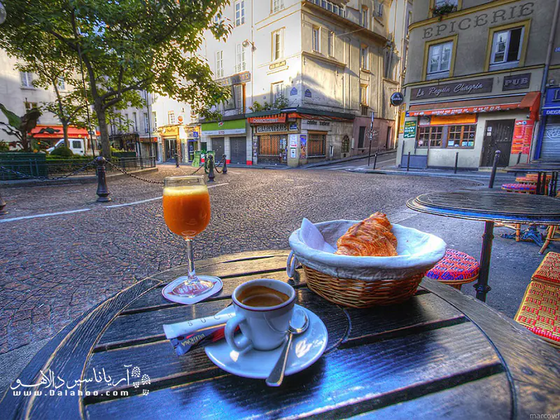 خوردن صبحانه در سفر را از دست ندهید.