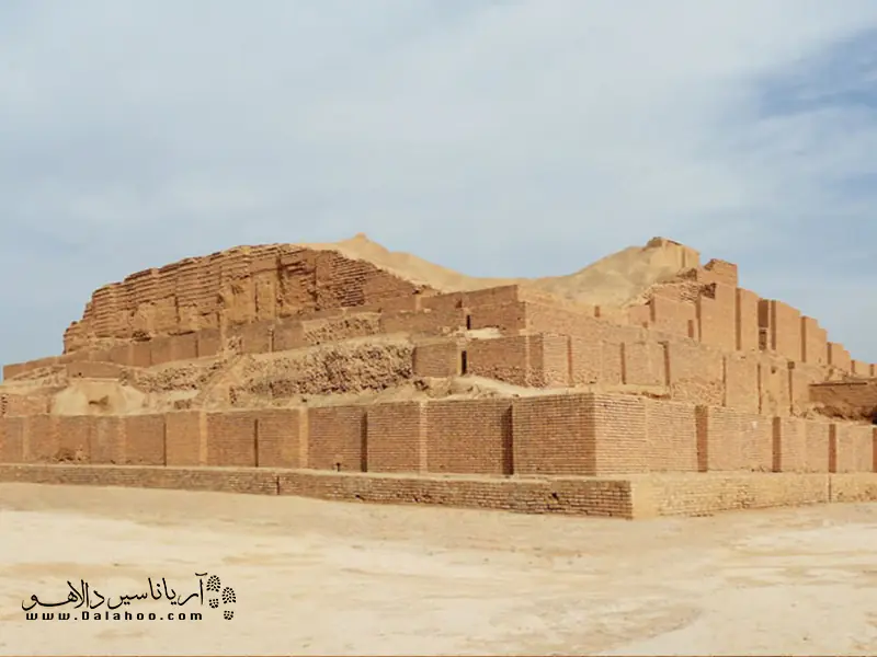 چغازنبیل جزو معدود بناهای ایرانی است که در فهرست آثار میراث جهانی یونسکو ثبت‌ شده است.
