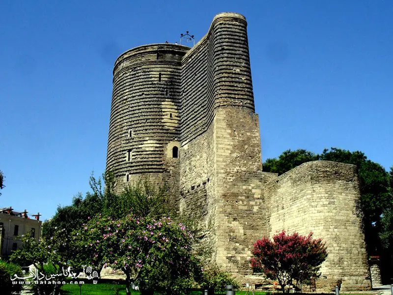 قلعه دختر برای زمان خودش سازه بسیار عظیمی بوده است.