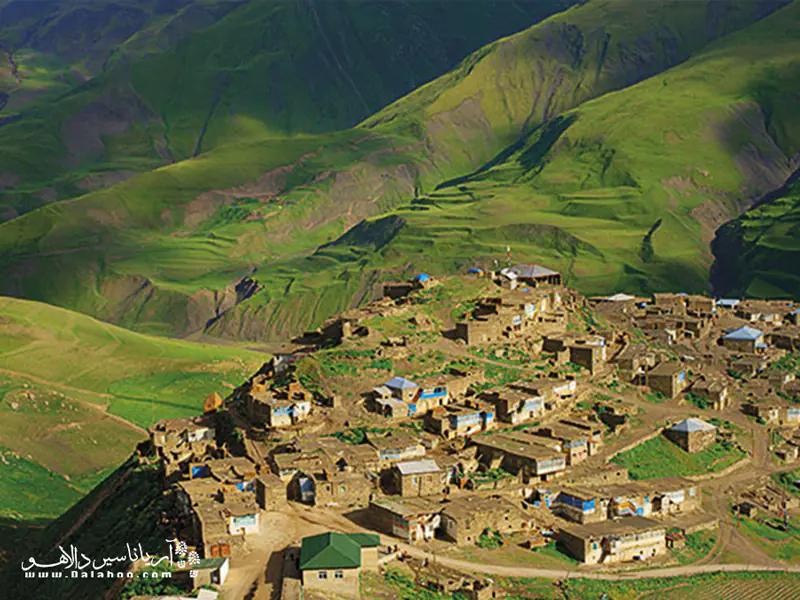 روستای زیبا و مرتفع خیانلیق.