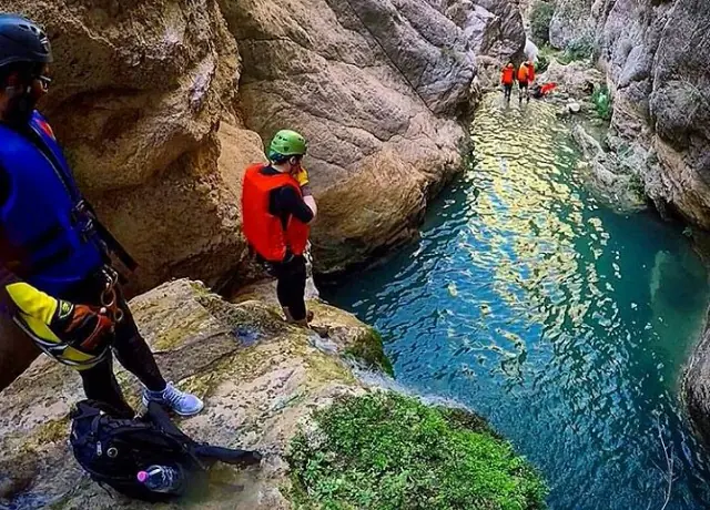 تنگه رغز کجاست