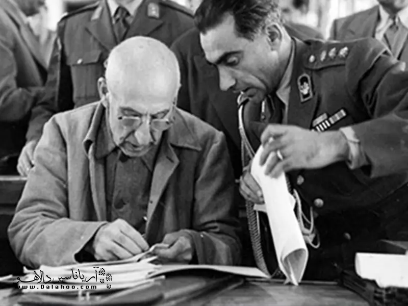 دکتر مصدق میراث ملی ایرن را برای مردم حفظ کرد.