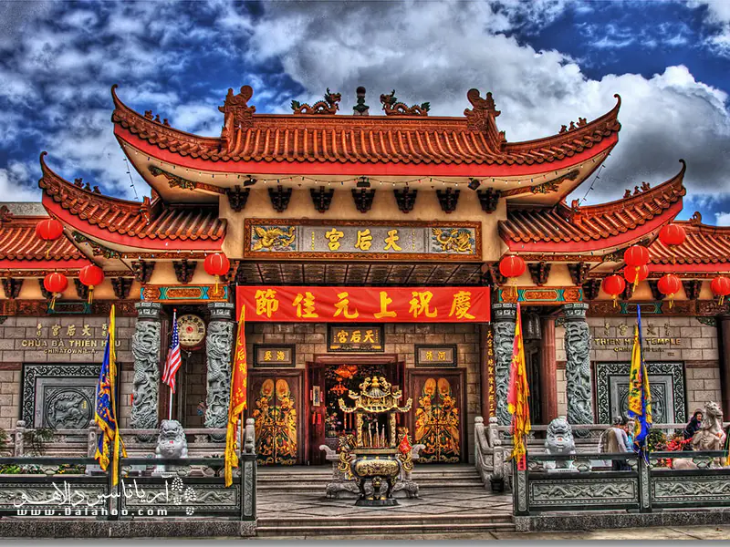 معبد بانوی دریا (ba thien hau temple) در محله‌ چینی‌هاست و برای الهه‌ دریا ساخته شده.