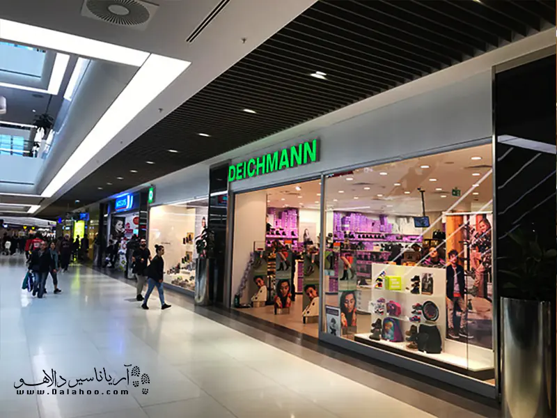 داچمن یک برند آلمانی کفش و کیف ورزشی است.