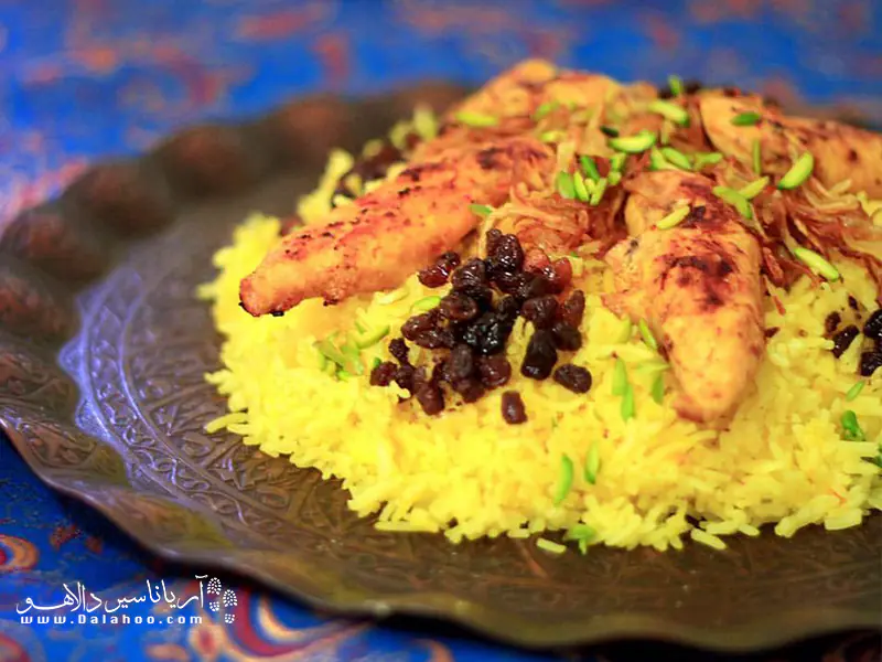 این غذا در روزهای چهارشنبه‌سوری پخته می‌شود.