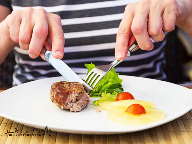 فرهنگ استفاده از چاقو در هنگام غذا خوردن در روسیه.