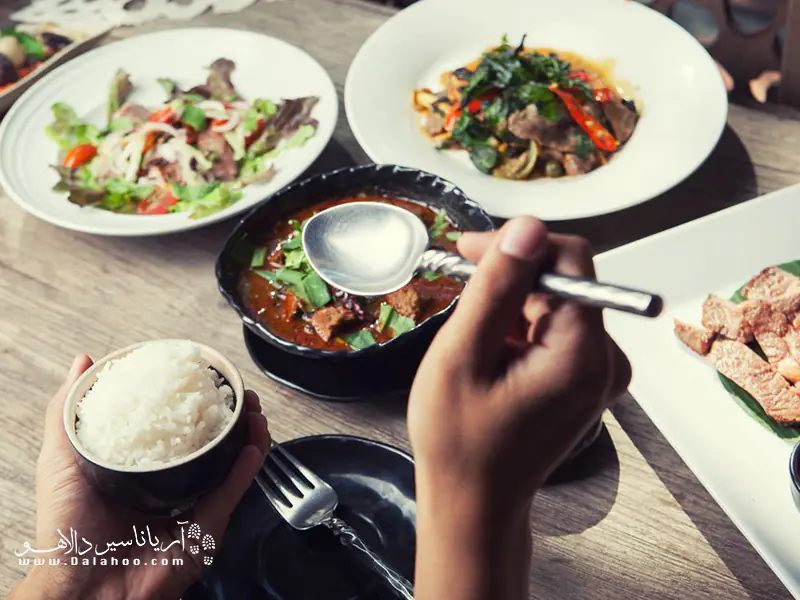 غذا خوردن با دست راست در کشورهای مسلمان.