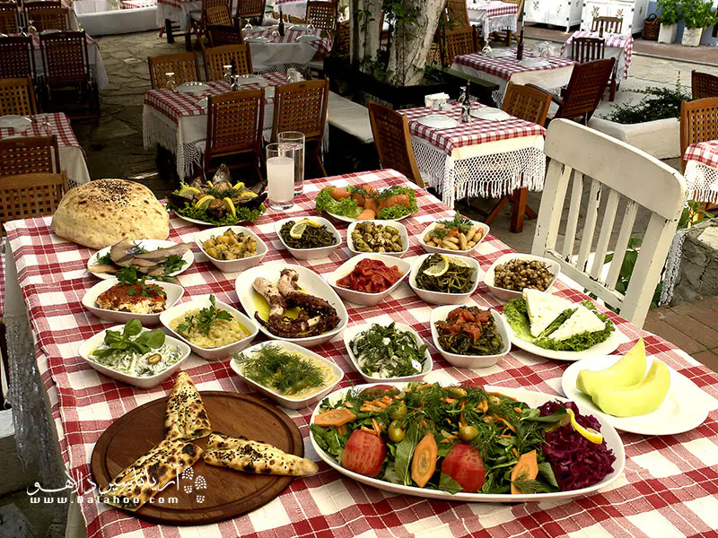 میز غذای گریتلی.