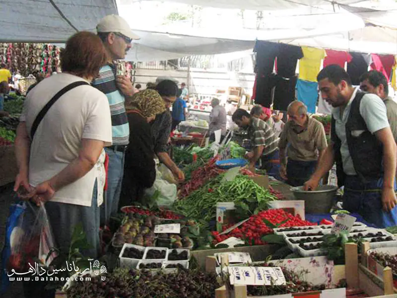 جمعه بازار فیندیک زاده یکی از بازارهای محلی معروف استانبول است. 