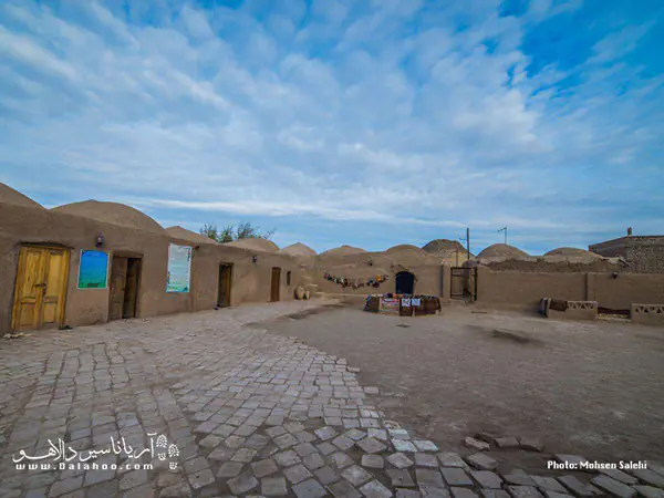 اقامتگاه کلوت کویر در روستای رضا آباد شهرستان شاهرود قرار دارد.