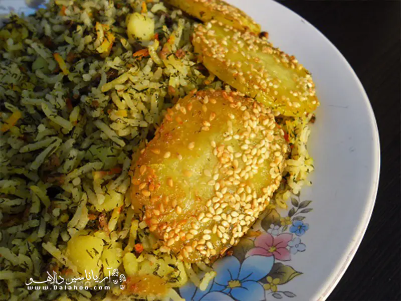 سیب زمینی ماده اصلی این غذای سنتی کرمانشاه است. 