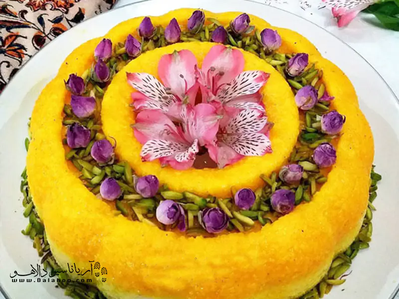 یکی از دسرهای خوشمزه مشهدی دیگچه است.