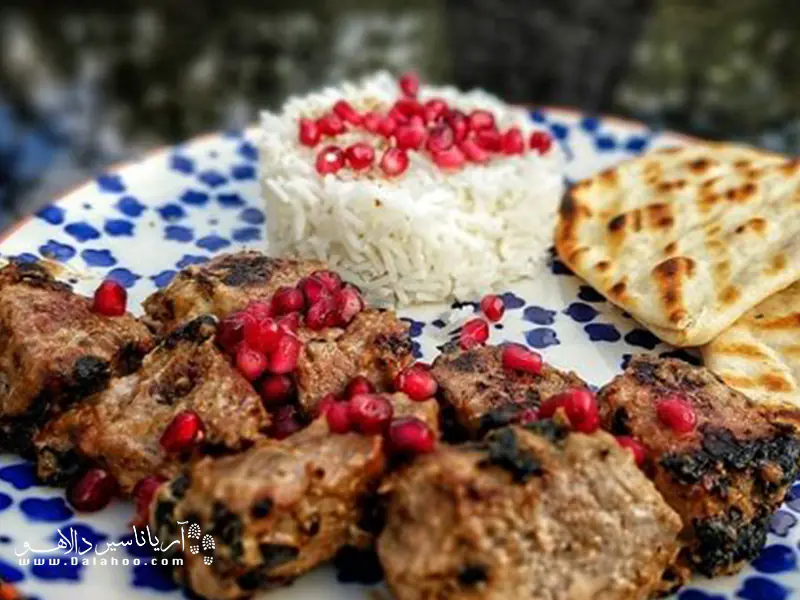  یکی از ناب ترن غذاهای گیلان به خصوص رشت، کباب ترش است.
