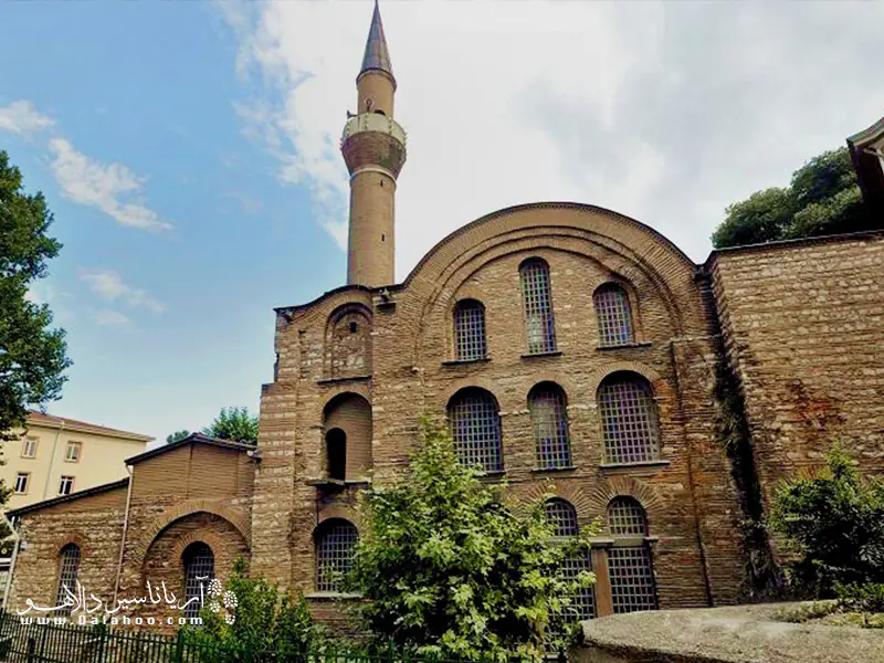 معماری دوران بیزانس با سنگ&zwnj;های رنگی مرمر در مسجد قلندرنامه، آن را در استانبول و ترکیه منحصر به فرد کرده است.