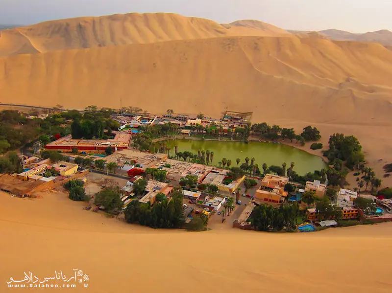 کویر ایکا درر کشور پرو، واحه ای سرسبز را در میان یک کویر خشک در دل خود قرار داده.
