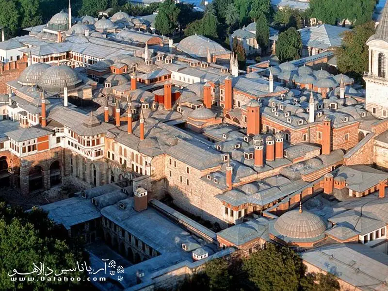معماری کاخ توپکاپی تنوع فرهنگی منطقه خود را نشان می‌دهد