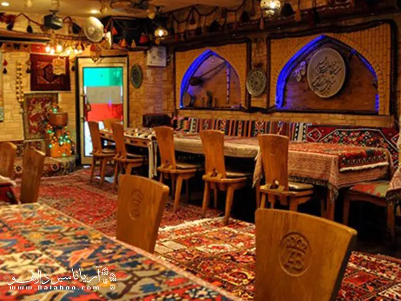 رستوران آرش در ژاپن است و غذاها و نوشیدنی&zwnj;های متنوعی را ارائه می&zwnj;کند