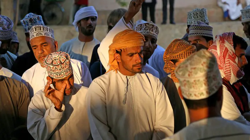 می‌توانید لباس سنتی مردم عمان را به‌عنوان سوغات با خود بیاورید
