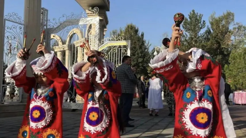 جشن مهرگان هر سال در سومین یکشنبه اکتبر در تاجیکستان برگزار می‌شود