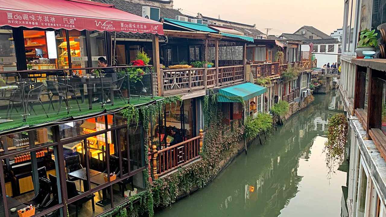 zhujiajiao نام این شهر آبی است.