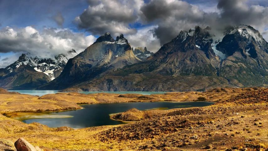 طبیعت شیلی ترکیبی از کوهستان،‌ بیابان،‌سواحل و جنگل‌هاست